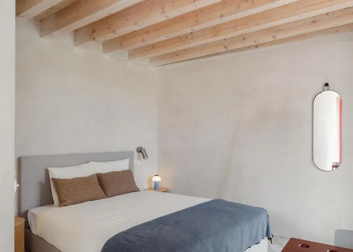 O Poleiro - Modern Living *