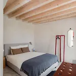 O Poleiro - Modern Living