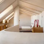 O Poleiro - Modern Living *