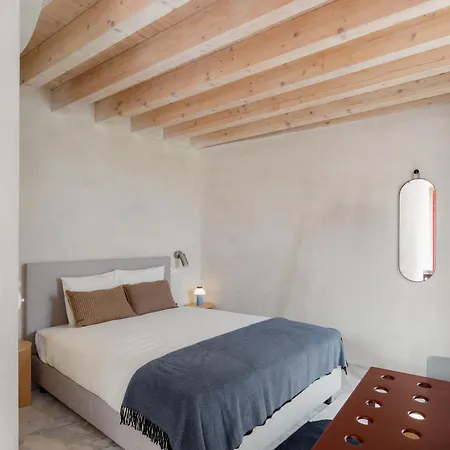 O Poleiro - Modern Living *