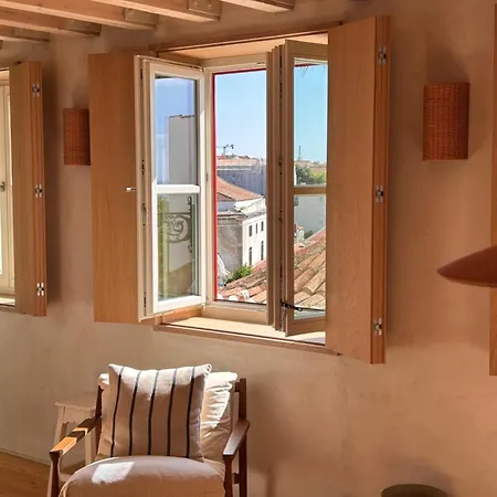 O Poleiro - Modern Living Lisbon
