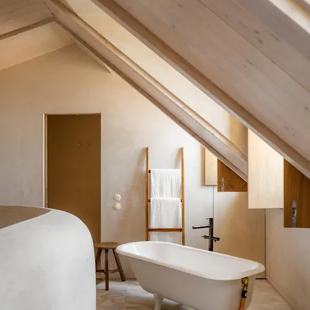 O Poleiro - Modern Living Lisbon